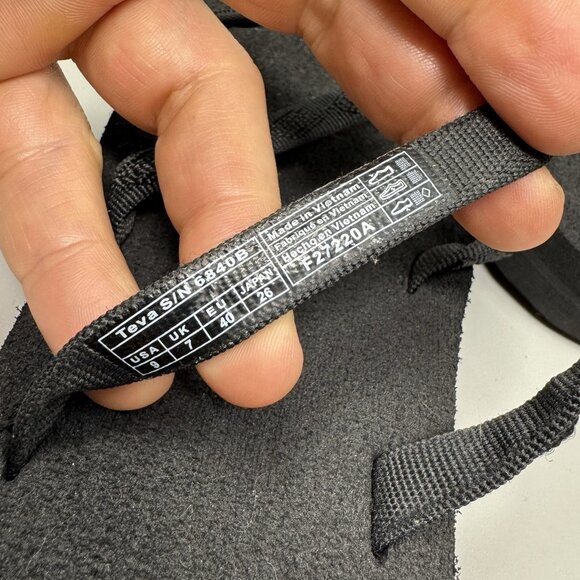 Teva Women's Olowahu Flip-Flop Size 9 US Black on Black Sandals Slip On 6840B - Picture 6 of 7